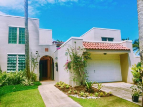 Villa Coral Reef- 4BR with community pool overlooking ocean